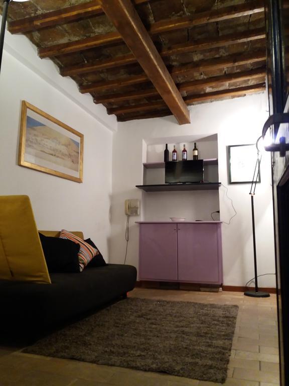 Piazza Di Pietra Apartment