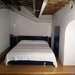 Piazza Di Pietra Apartment