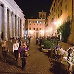 Piazza Di Pietra Apartment