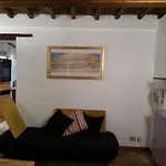 Piazza Di Pietra Apartment