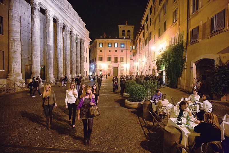 Appartamento Piazza Di Pietra Roma